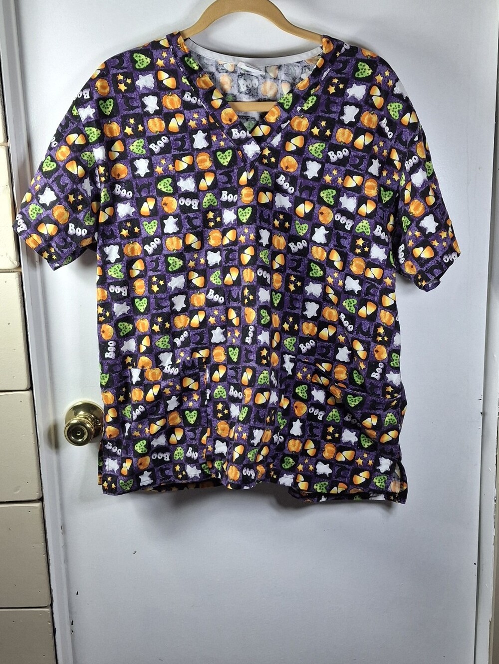 Womens Whimsical Professional Halloween Core Peaches scrubs Size M.